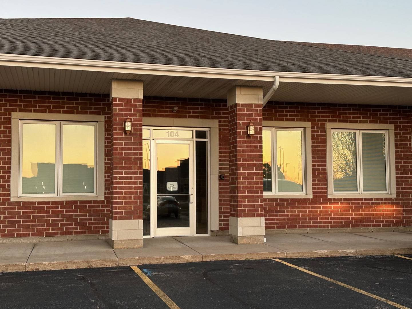 1680 Mediterranean DR #104, Sycamore, IL 60178