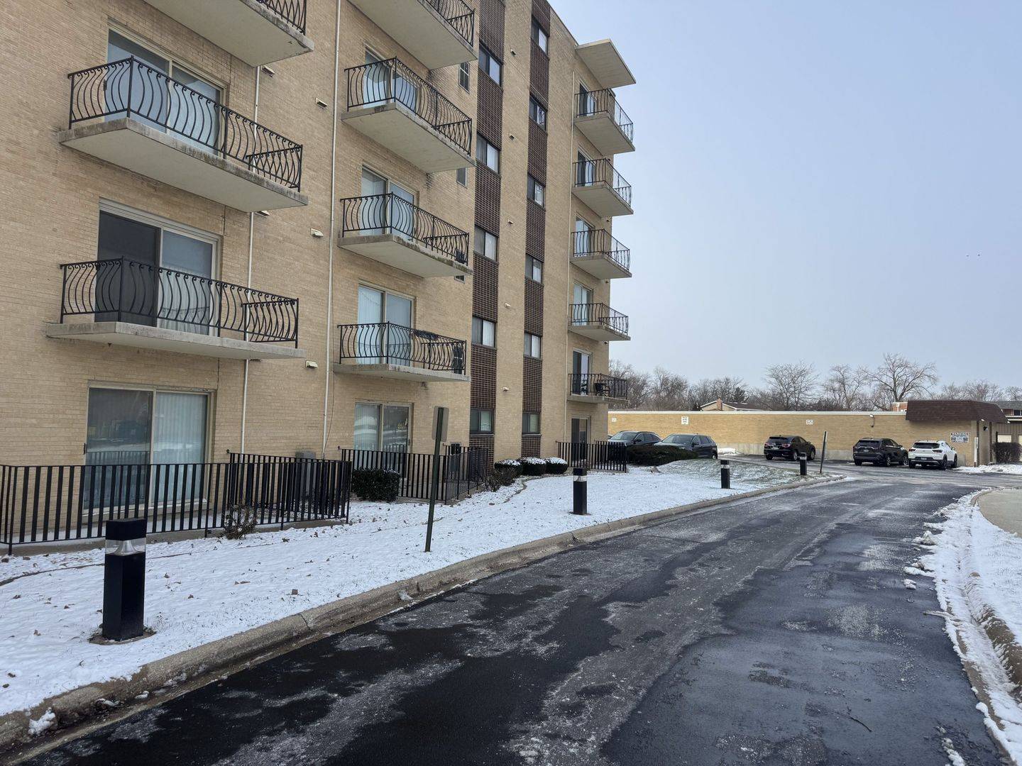 18400 Cherry Creek DR #105, Homewood, IL 60430