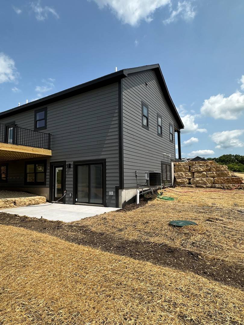 3 Harvest LN, Galena, IL 61036