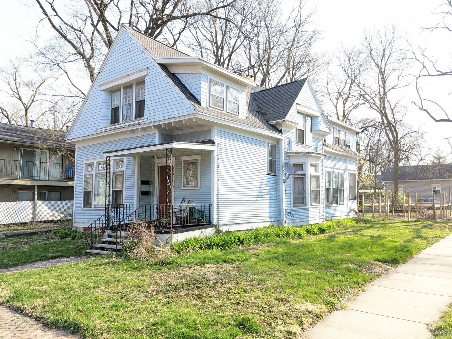 210 S Grove ST, Urbana, IL 61802