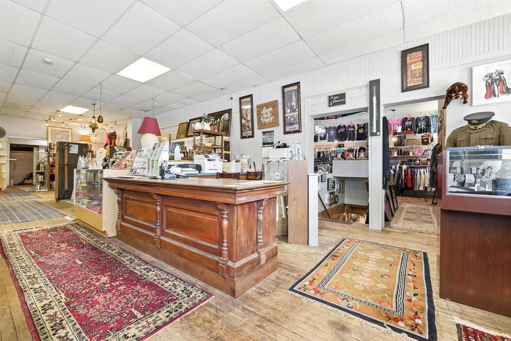 9936 Main ST, Hebron, IL 60034
