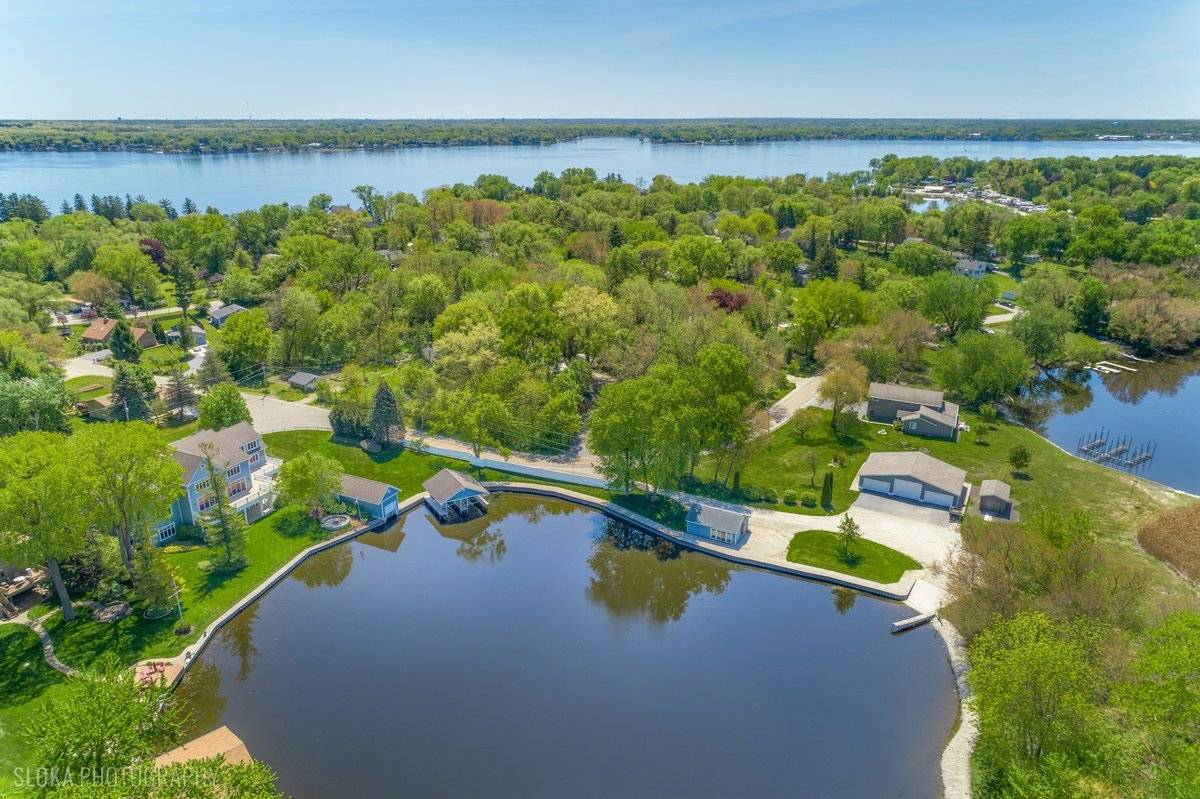 38778 N Ackerman RD, Antioch, IL 60002