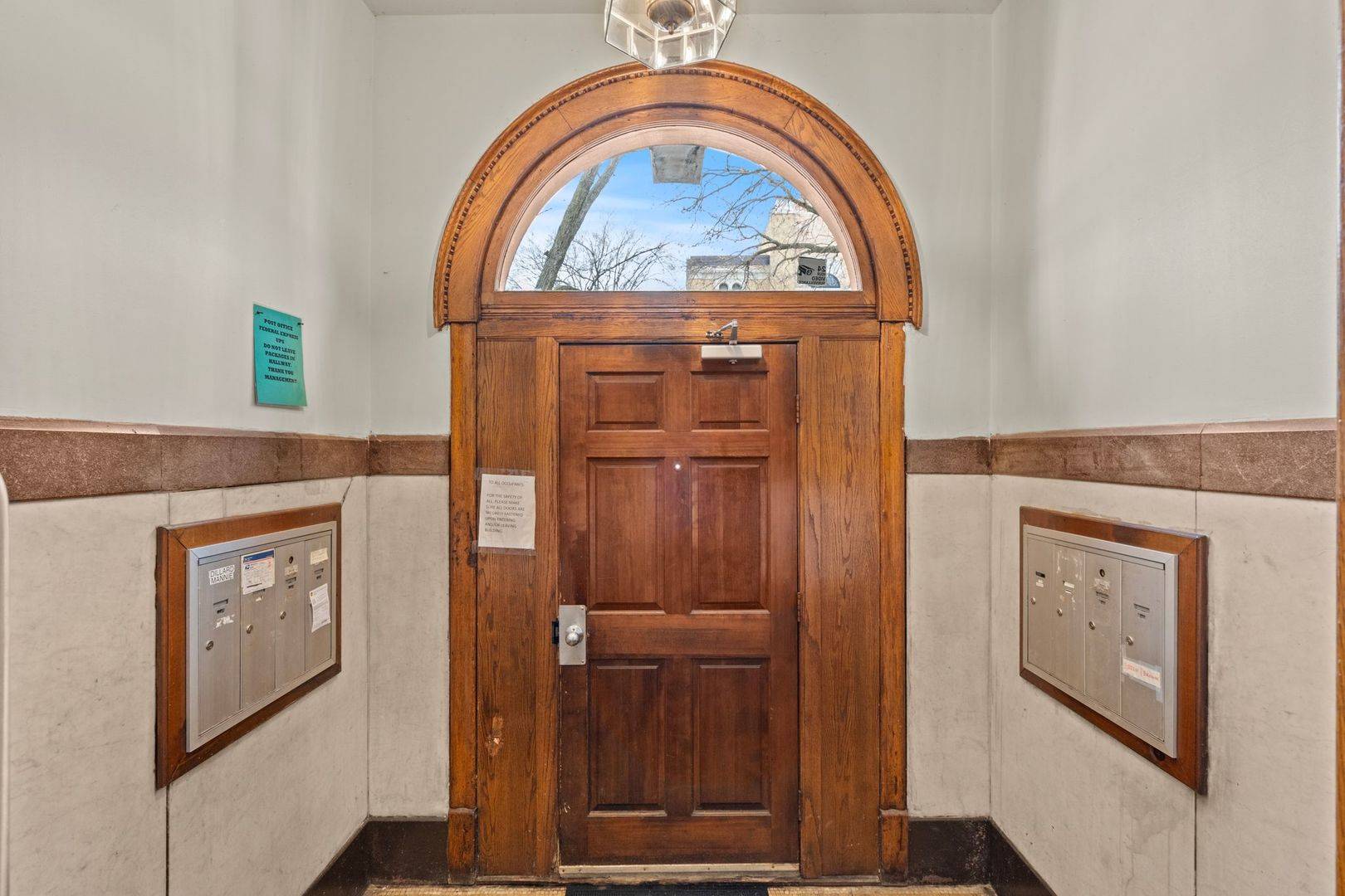 6037 S Champlain AVE, Chicago, IL 60637