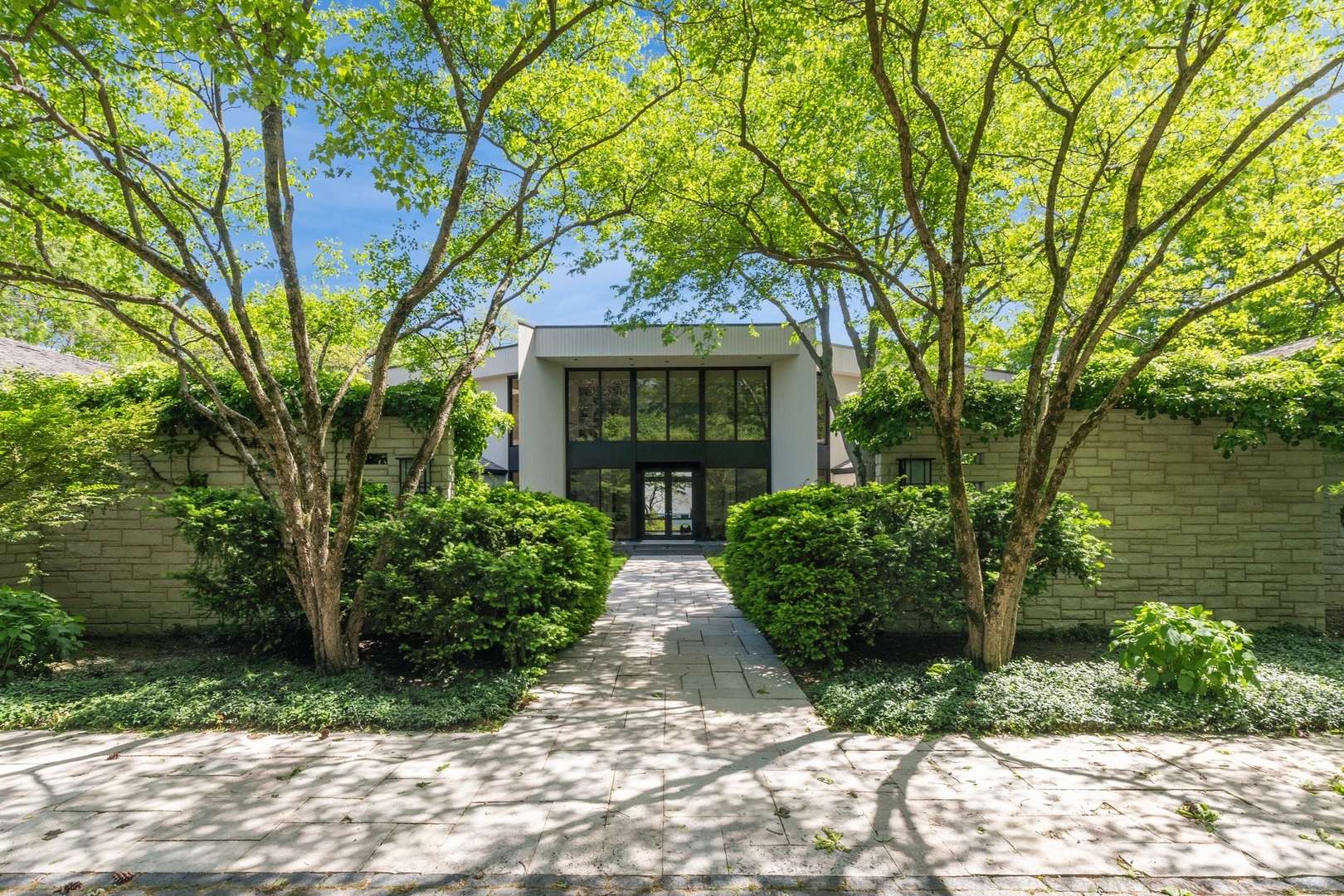 21 Lakewood DR, Glencoe, IL 60022