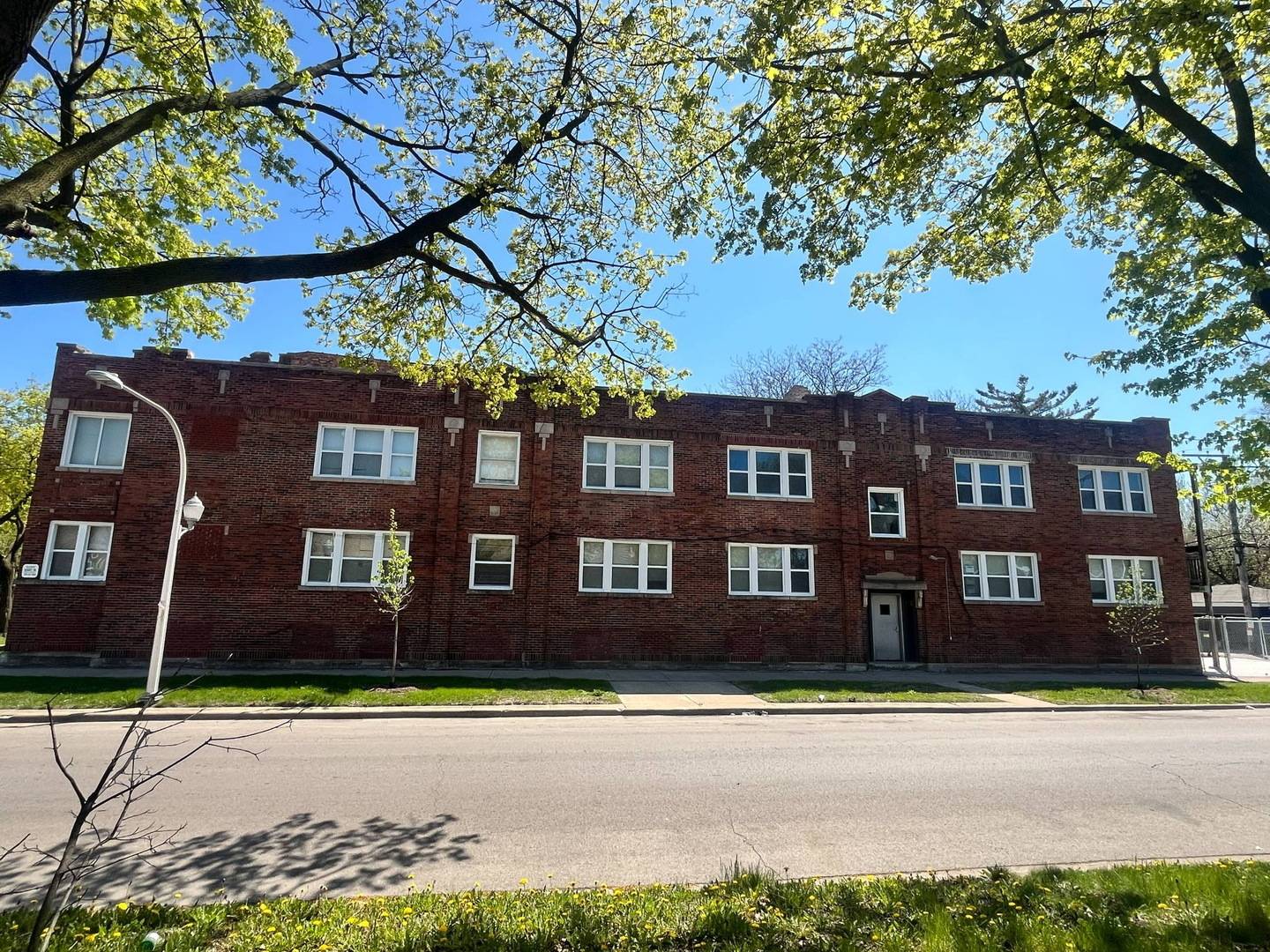 7800 S Burnham AVE #1F, Chicago, IL 60649