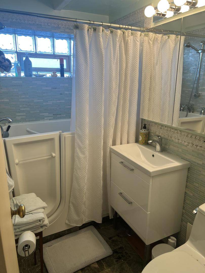 1122 W Lunt AVE #6C, Chicago, IL 60626