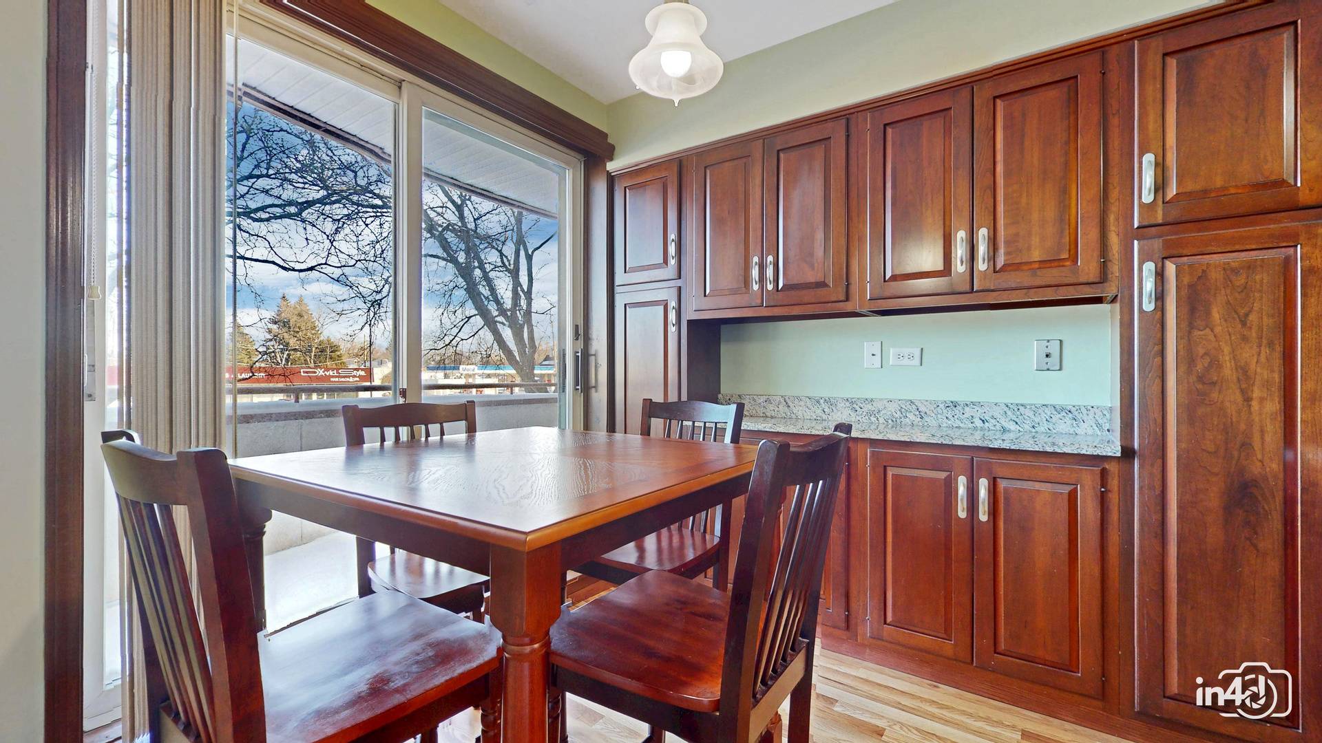 6400 N Cicero AVE #209, Lincolnwood, IL 60712