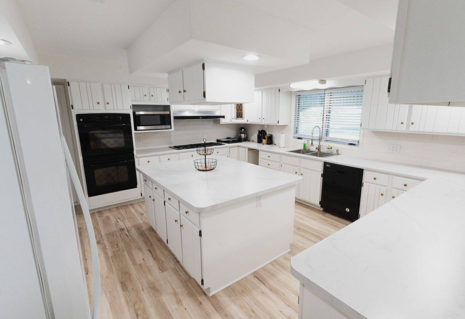 807 3rd ST, Durant, IA 52747