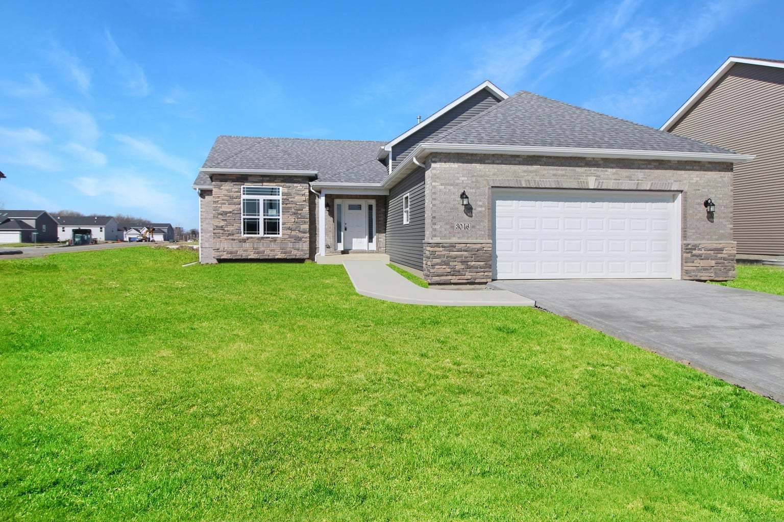 8302 Dylan DR, Merrillville, IN 46410