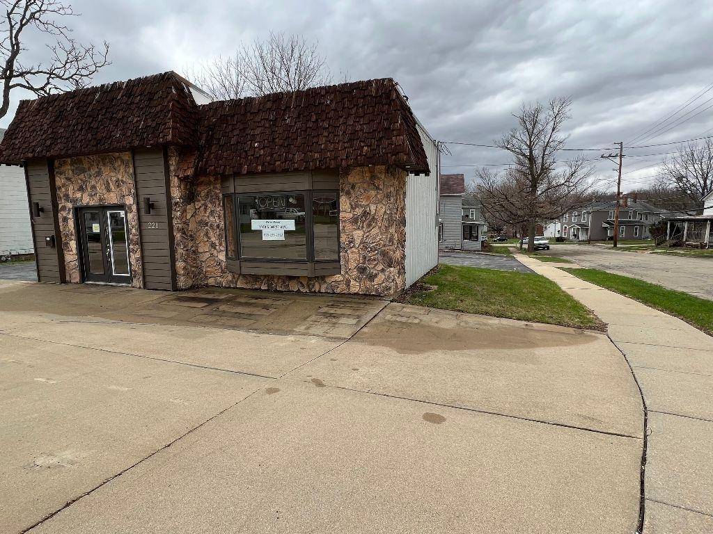 221 W Galena AVE, Freeport, IL 61032