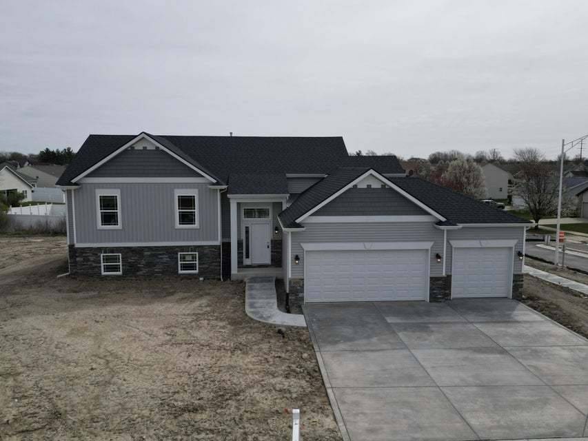 8246 Dylan DR, Merrillville, IN 46410