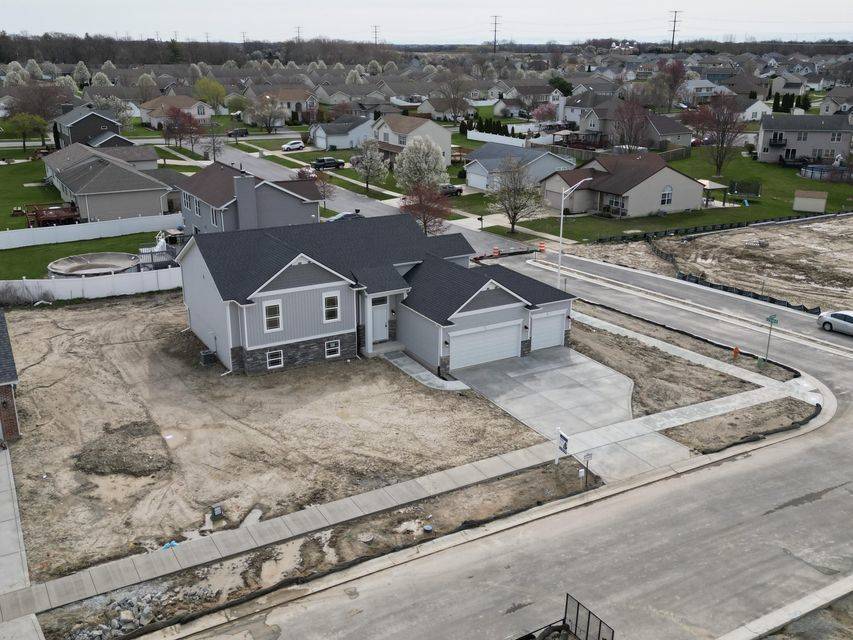 8246 Dylan DR, Merrillville, IN 46410