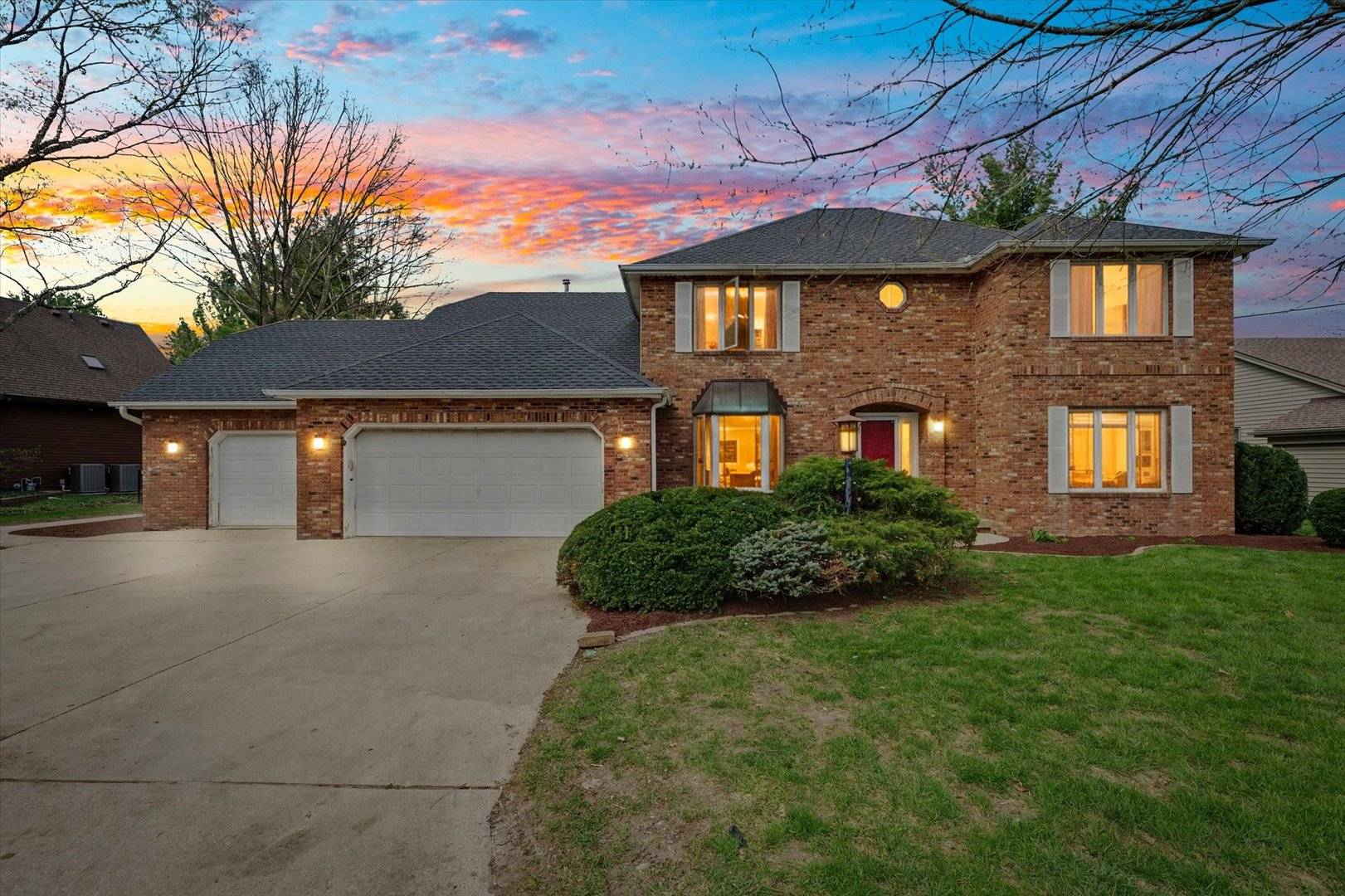 2404 N Nottingham CT, Champaign, IL 61821