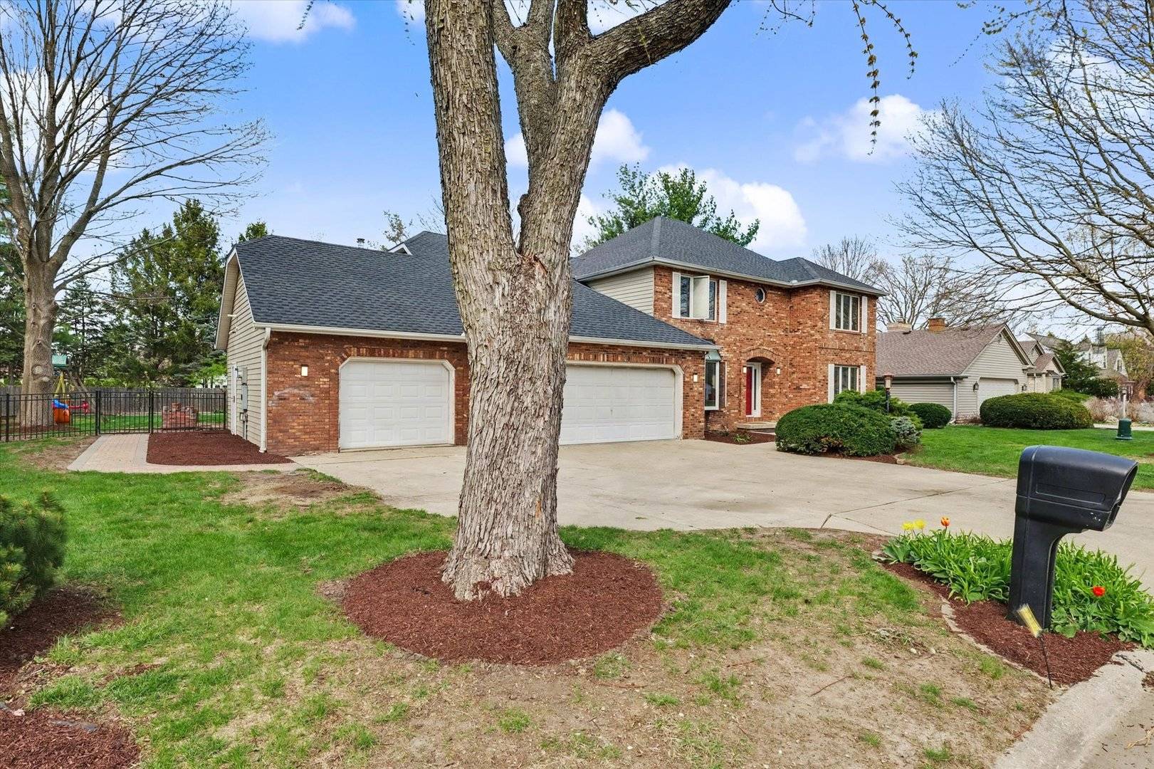 2404 N Nottingham CT, Champaign, IL 61821