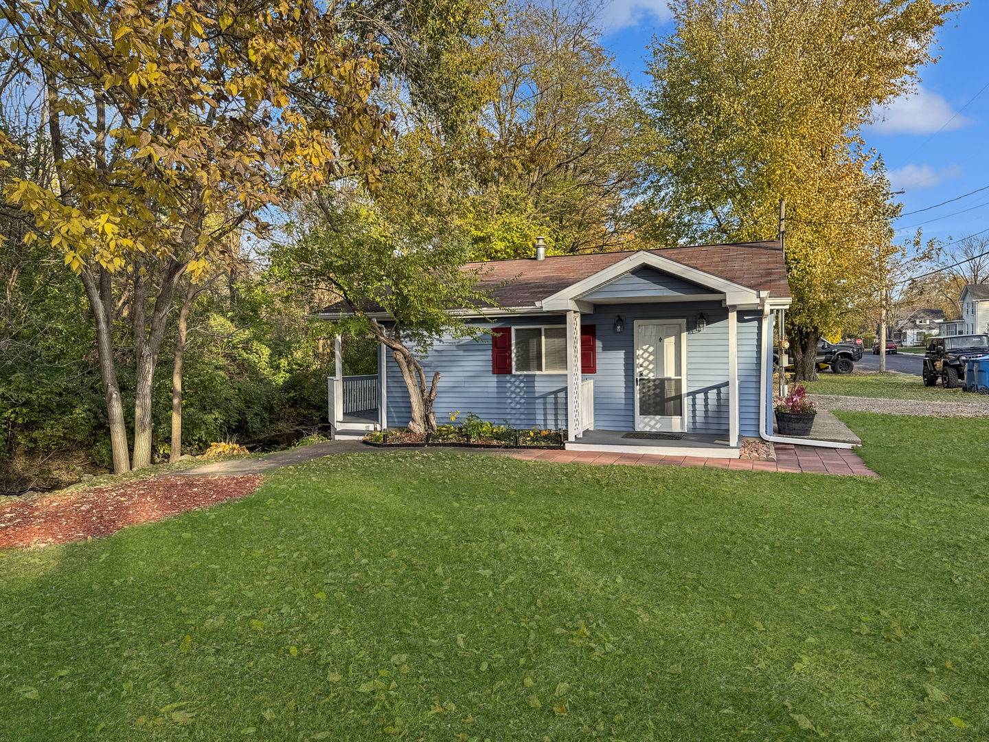 200 E Grove ST, Utica, IL 61373