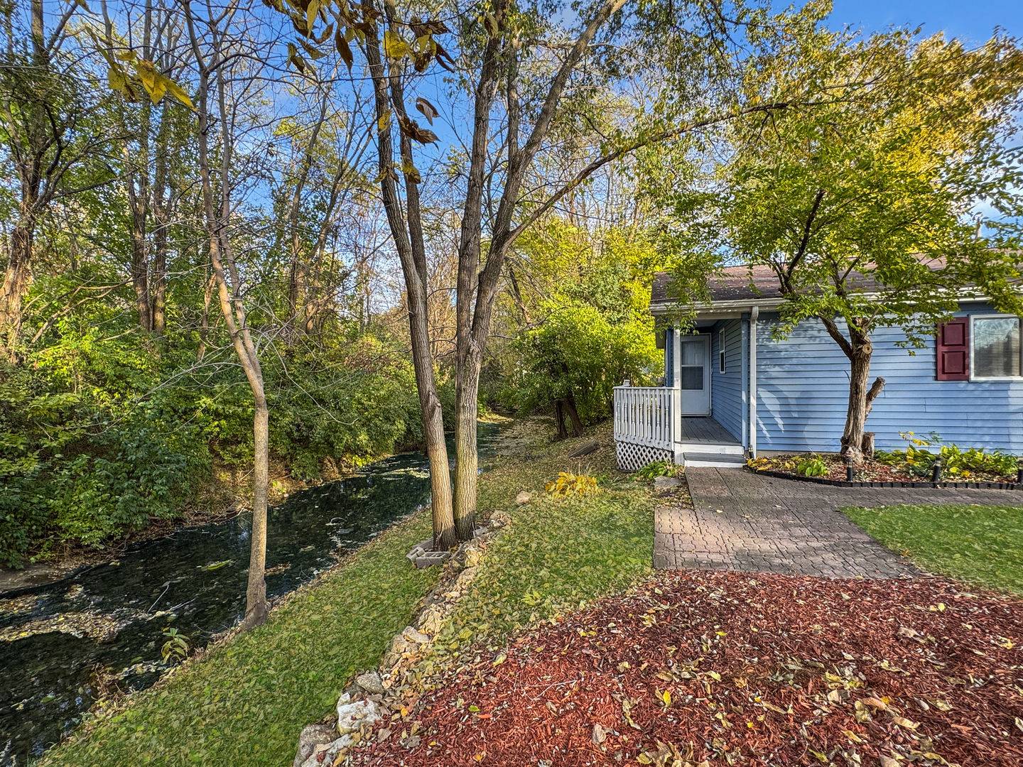 200 E Grove ST, Utica, IL 61373