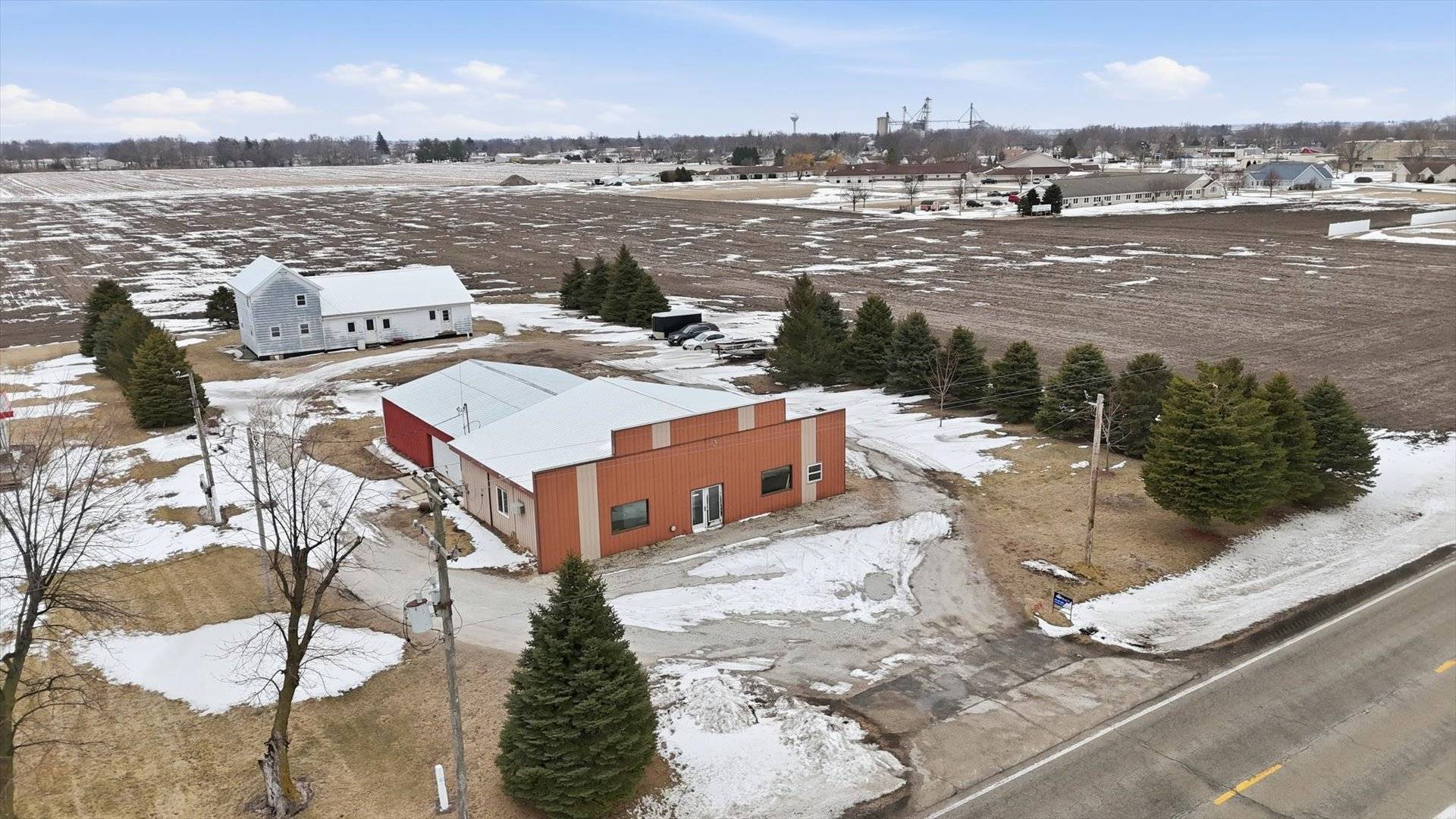 1275 E State Rt 49 HWY, Cissna Park, IL 60924