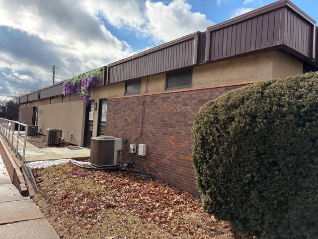 616 35th AVE #2, Moline, IL 61265