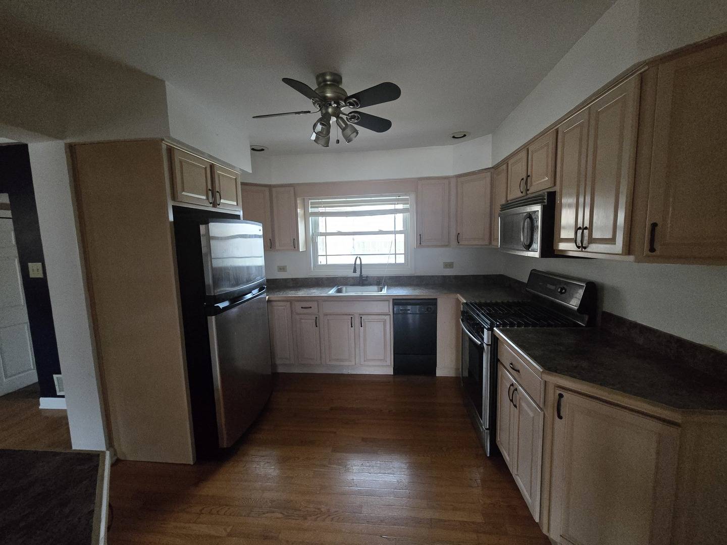 6108 Birmingham ST, Chicago Ridge, IL 60415
