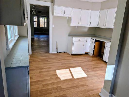 501 W 8TH ST, Davenport, IA 52803