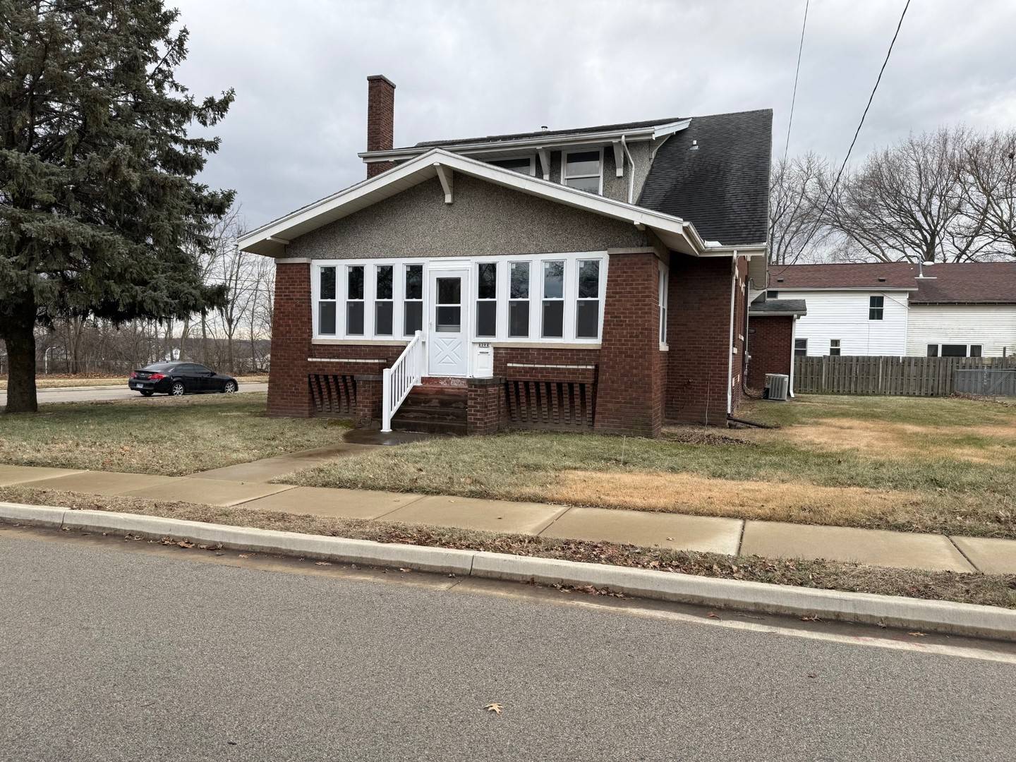 1204 6th ST, Peru, IL 61354