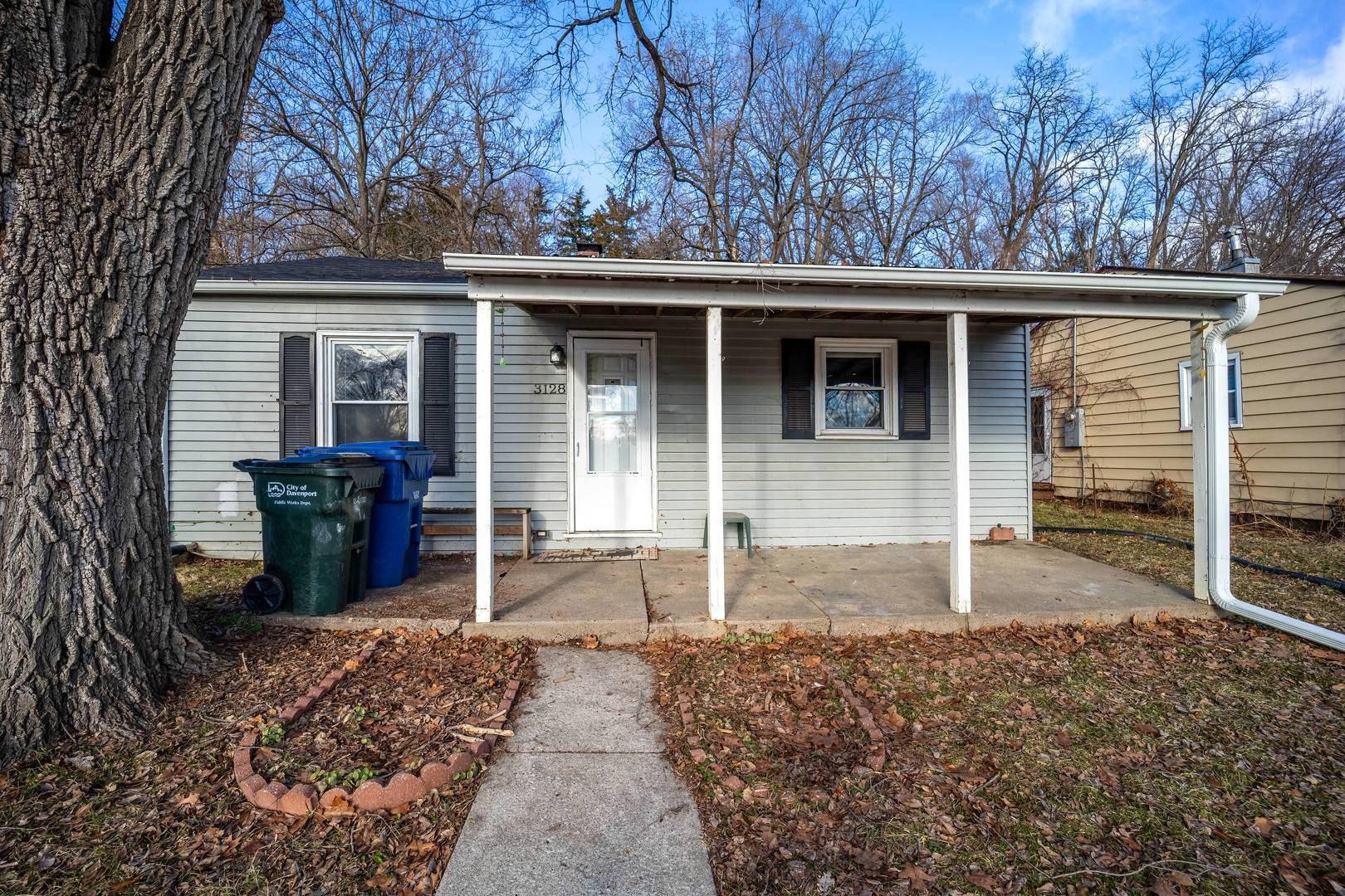 3128 Indian RD, Davenport, IA 52802
