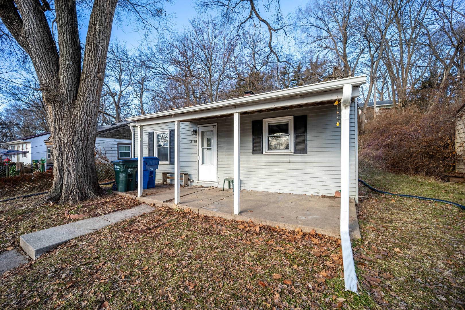 3128 Indian RD, Davenport, IA 52802