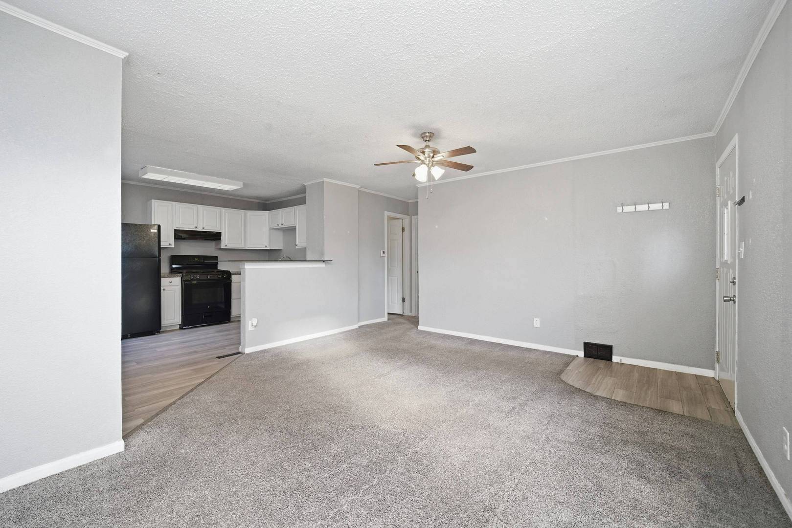 3128 Indian RD, Davenport, IA 52802