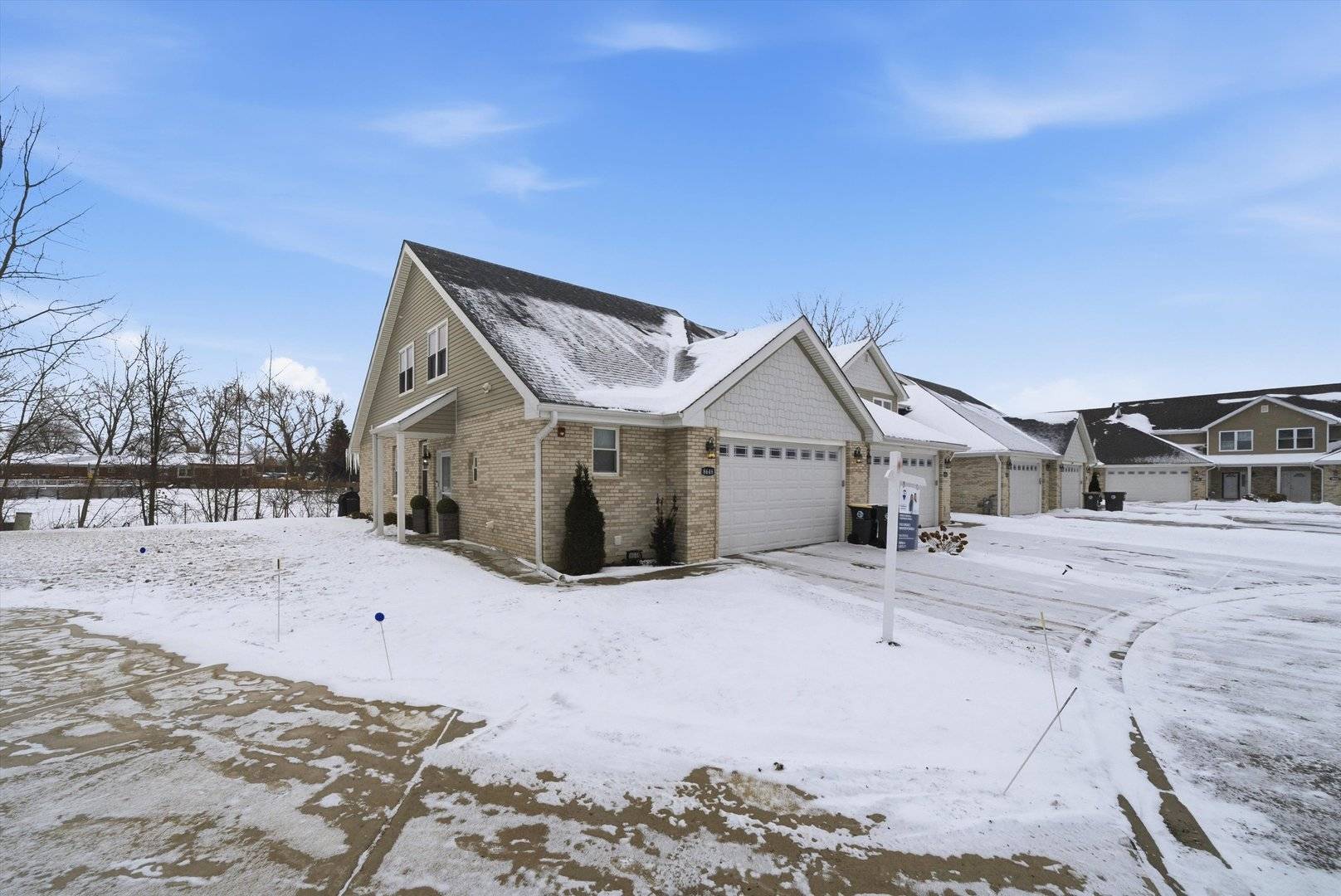 8646 Covington DR, Justice, IL 60458