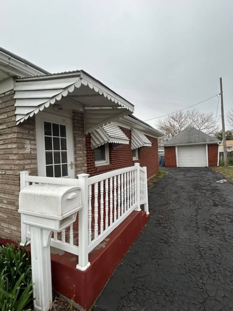 421 4th ST E, Milan, IL 61264