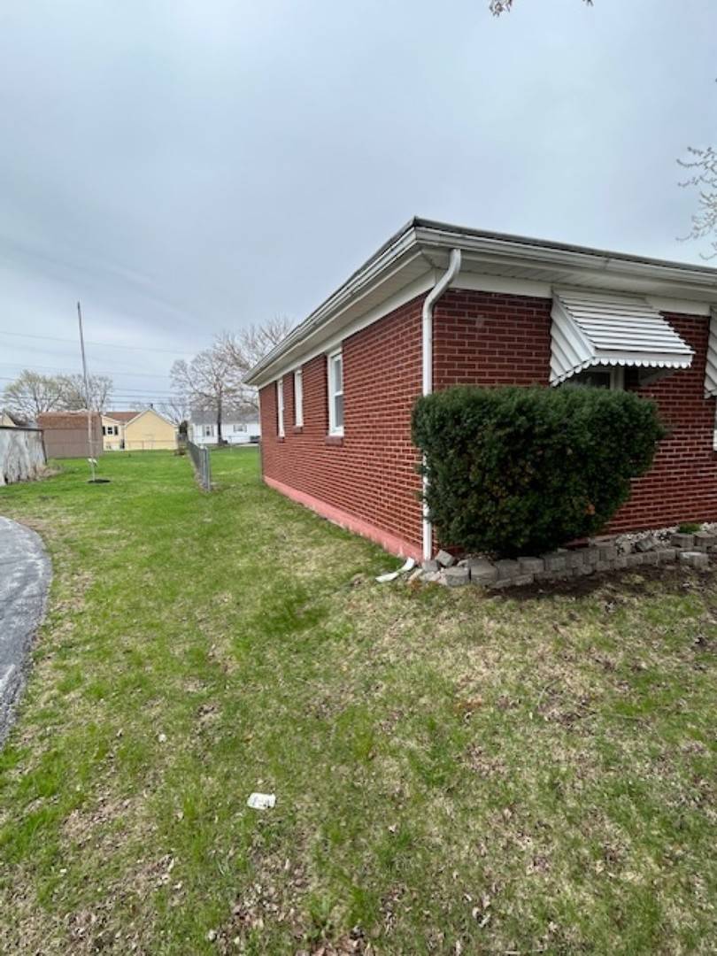 421 4th ST E, Milan, IL 61264