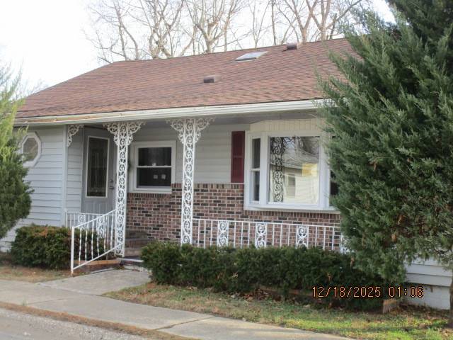 1102 Highland ST, Benton, IL 62812