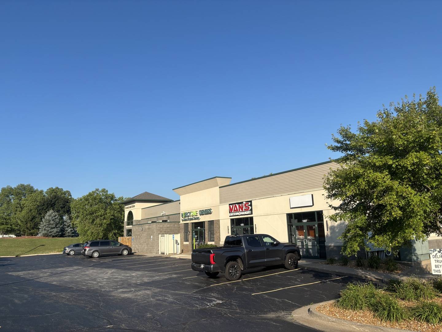 1005 Canal Shore DR SW, Leclaire, IA 52753