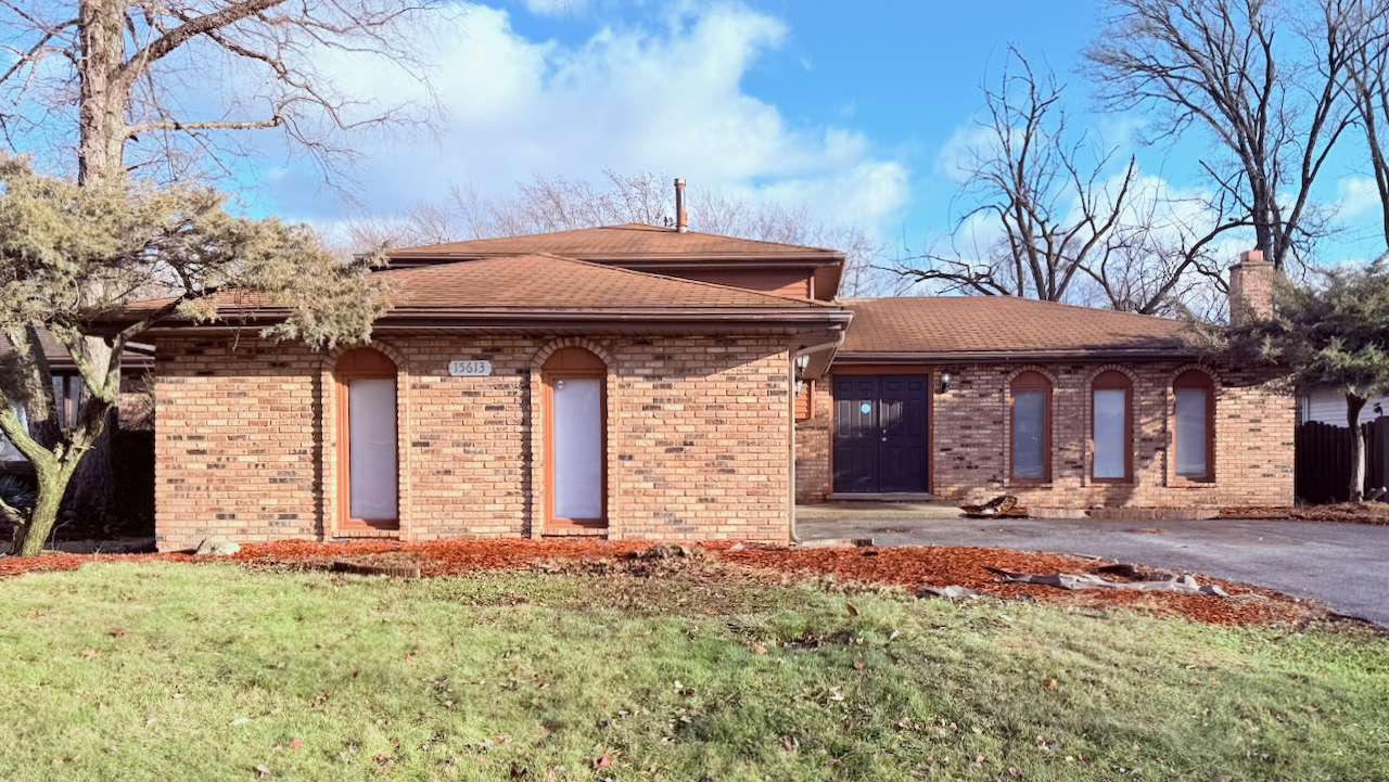 15613 Calumet DR, South Holland, IL 60473