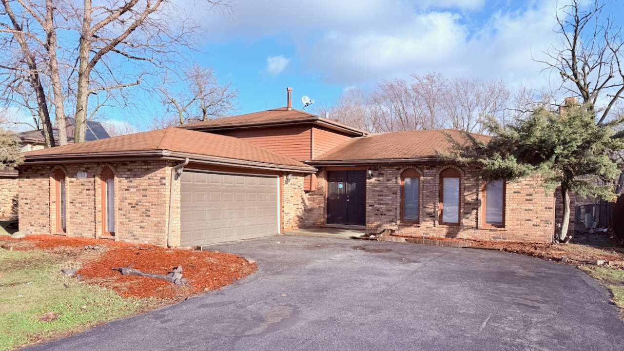 15613 Calumet DR, South Holland, IL 60473