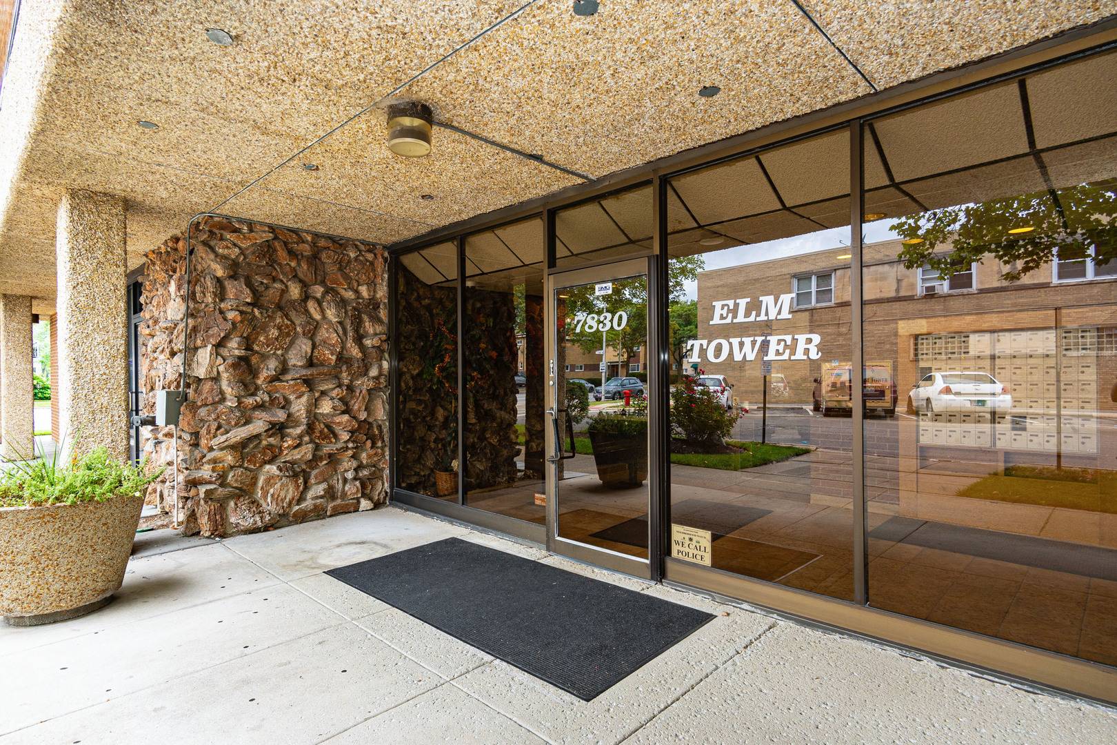 7830 W North AVE #414, Elmwood Park, IL 60707