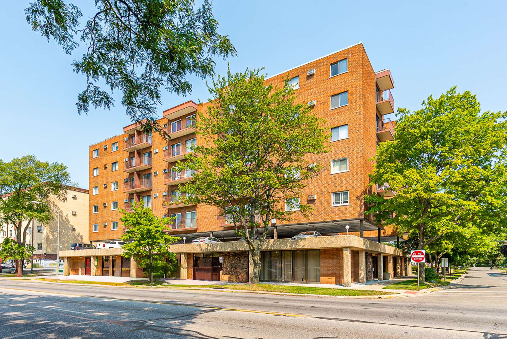 7830 W North AVE #414, Elmwood Park, IL 60707
