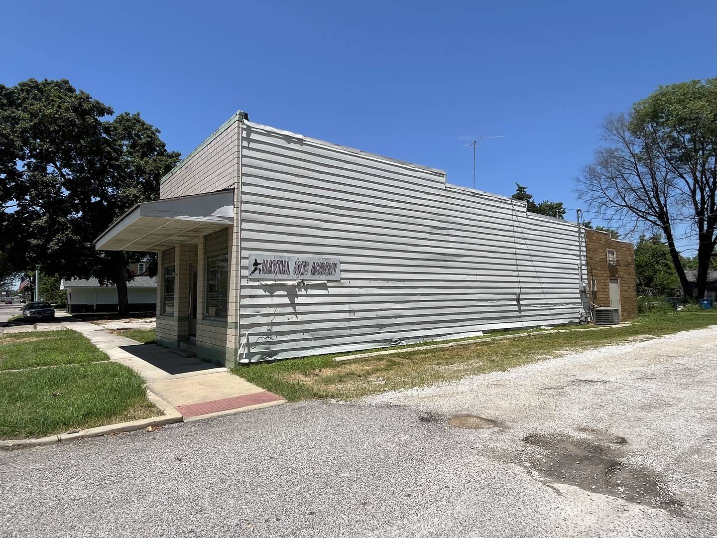 320 W BROADWAY AVE, Centralia, IL 62801