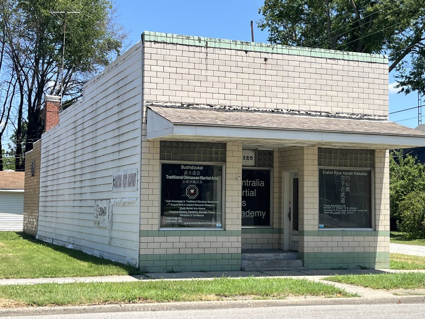 320 W BROADWAY AVE, Centralia, IL 62801