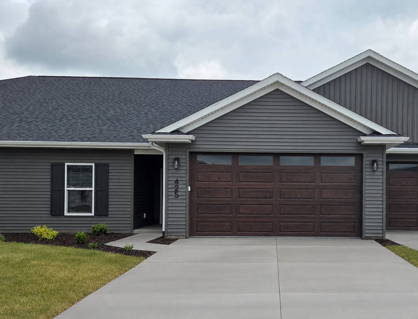 425 N 2ND AVE, Eldridge, IA 52748