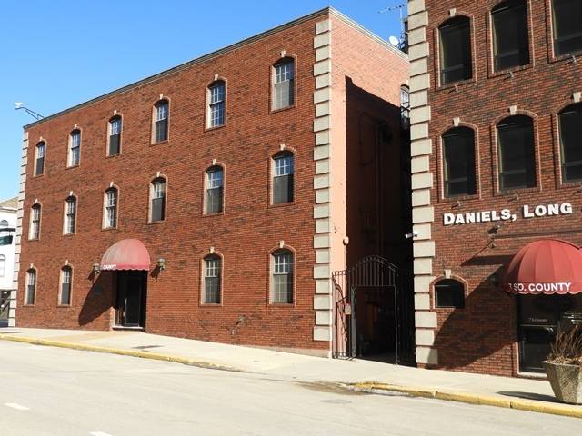 5 S County ST, Waukegan, IL 60085