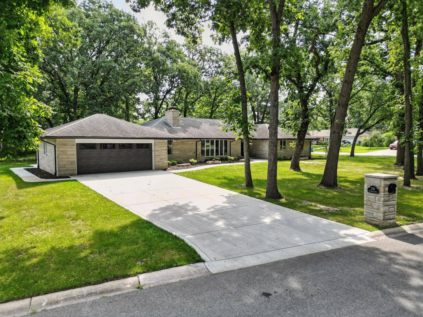 2711 Edgewood DR, Dyer, IN 46311