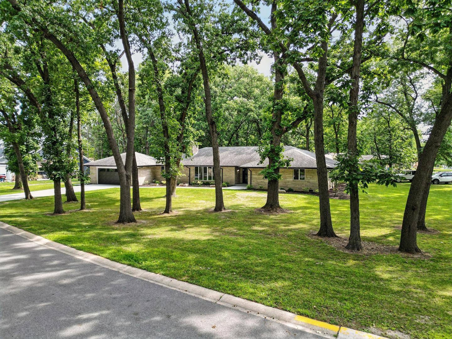 2711 Edgewood DR, Dyer, IN 46311