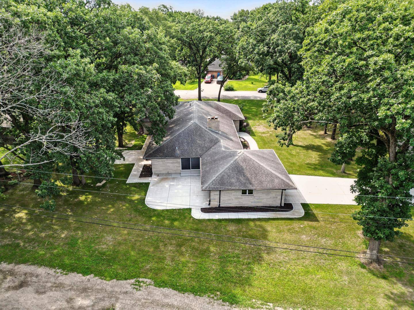 2711 Edgewood DR, Dyer, IN 46311
