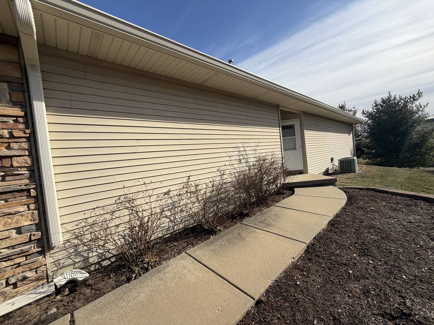 1709 Timber Wolf LN #C, Mahomet, IL 61853