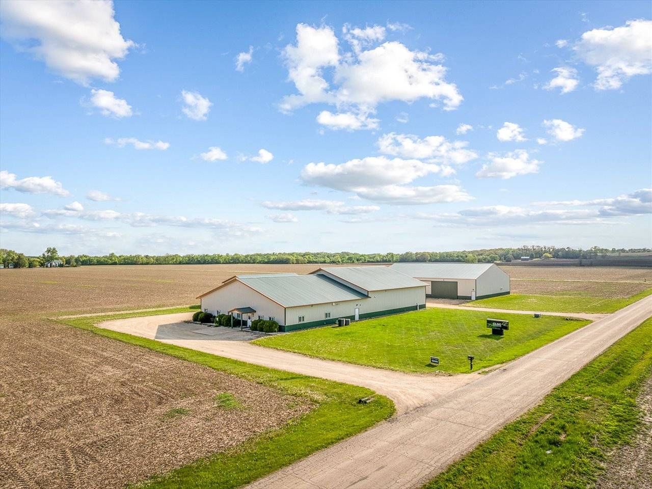 11635 Wange RD, Capron, IL 61012