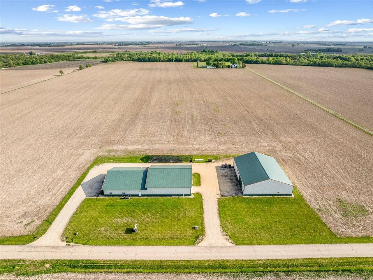 11635 Wange RD, Capron, IL 61012
