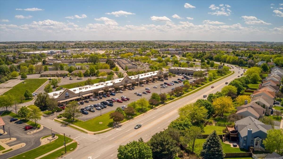 1154 Douglas RD, Oswego, IL 60543