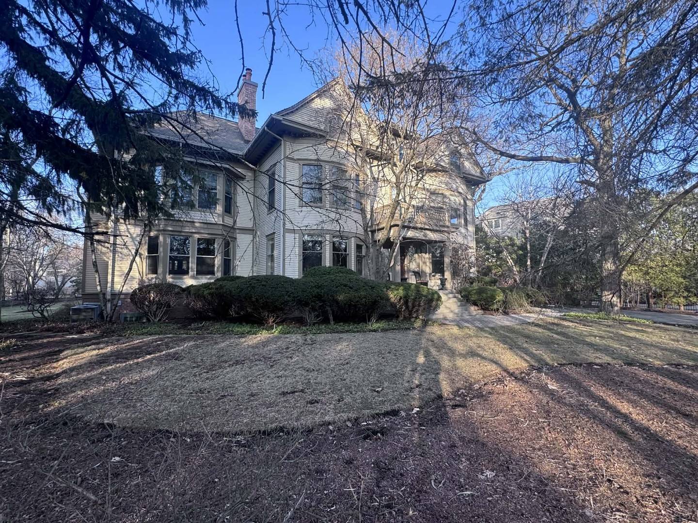 1499 Sheridan RD, Highland Park, IL 60035