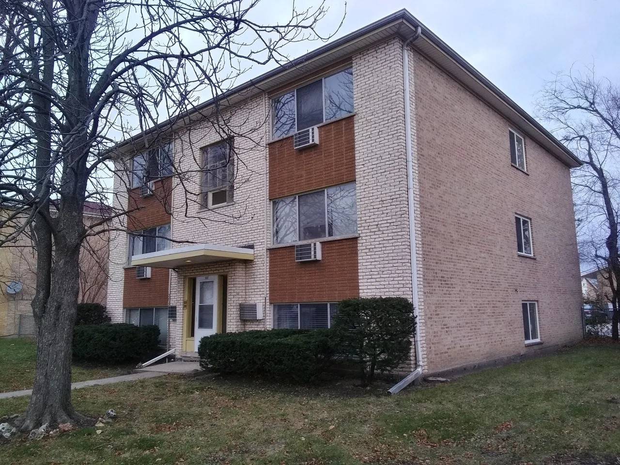 8807 Dee RD, Des Plaines, IL 60016